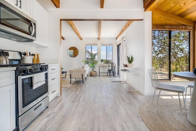 property at 3856 Via del Mar