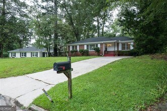 2293 Vistamont Dr in Decatur, GA - Building Photo - Building Photo