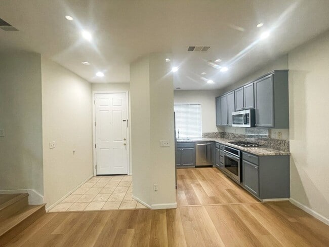 4000 Hemingway Common in Fremont, CA - Building Photo - Building Photo