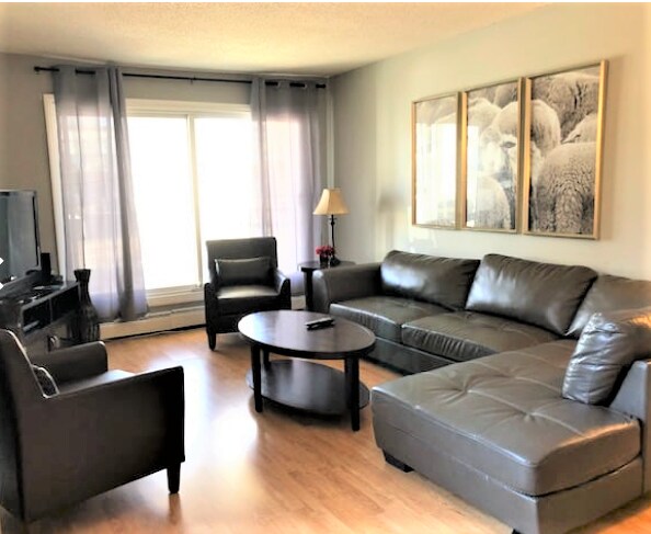 10735-127 127 St in Edmonton, AB - Building Photo