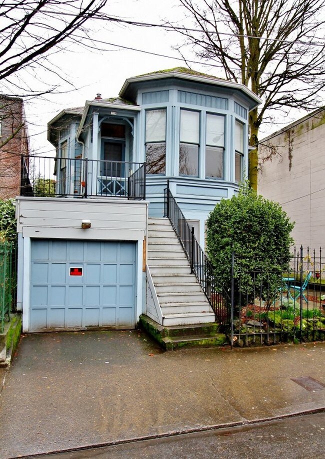 224 NW 20th Pl in Portland, OR - Building Photo - Building Photo