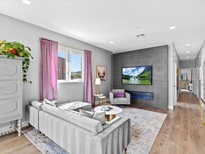 610 Rutherford Ave, Unit 201 in Boston, MA - Foto de edificio - Building Photo