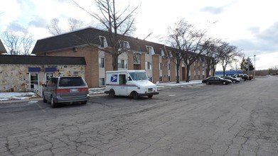 Hidden Valley Apartments in Holland, OH - Building Photo - Building Photo