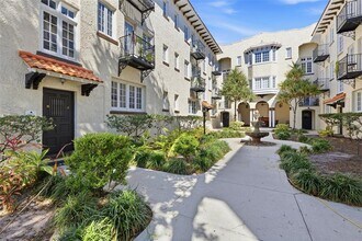 2117 W Dekle Ave in Tampa, FL - Building Photo - Building Photo