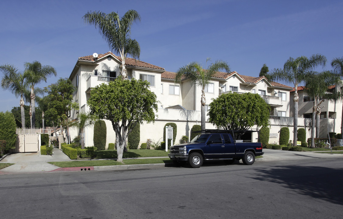 Savanna Villas in Anaheim, CA - Building Photo