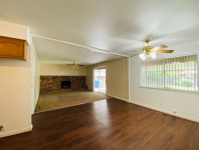 715 E Magill Ave in Fresno, CA - Building Photo - Building Photo
