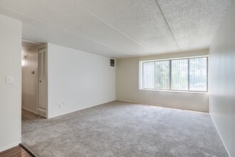 The Heights of Southfield in Southfield, MI - Building Photo - Interior Photo
