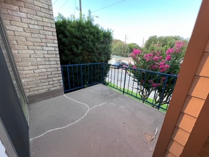 7076 N Holiday Dr, Unit Second floor in Galveston, TX - Foto de edificio - Building Photo
