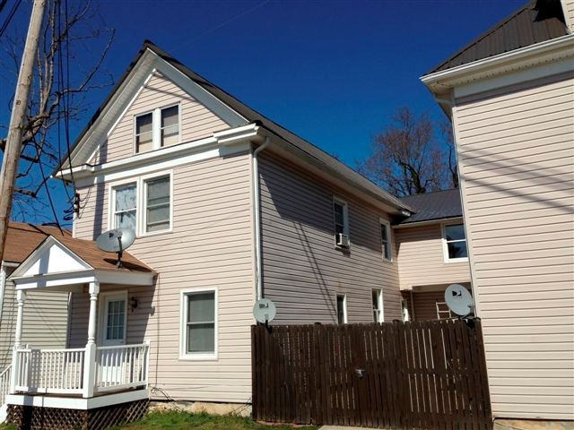 Building 1 in New Windsor, MD - Building Photo