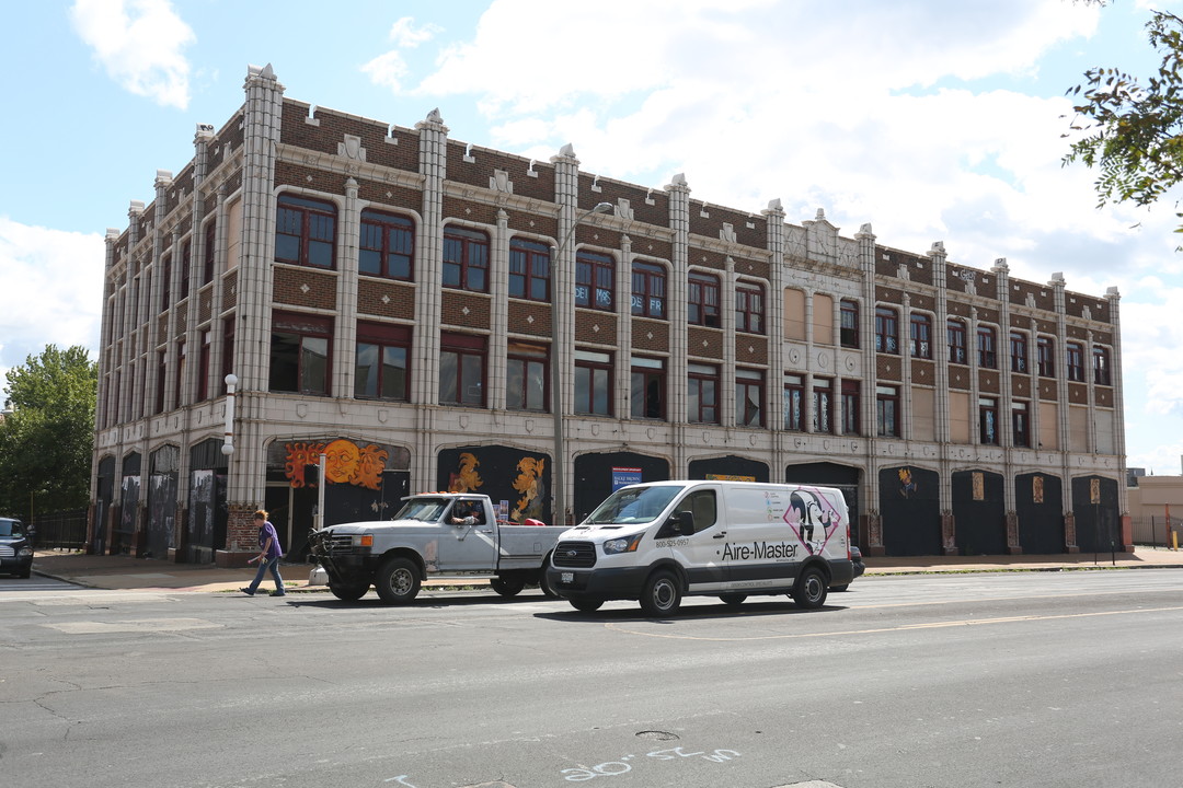 Melba Theatre in St. Louis, MO - Foto de edificio