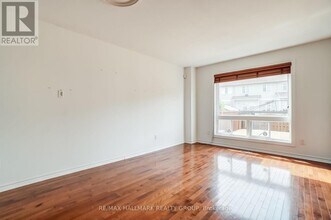 2012 Azalea Ln in Ottawa, ON - Building Photo - Building Photo