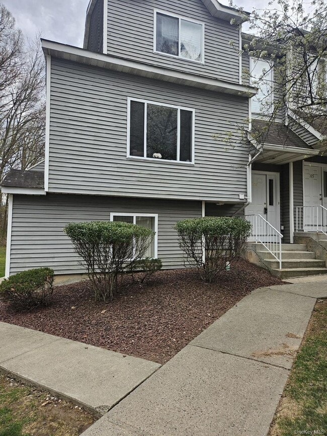 106 Arlington Ct in Bardonia, NY - Building Photo - Building Photo