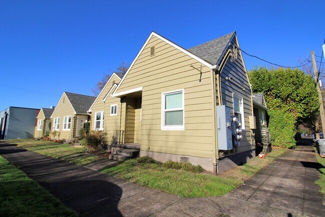 1805 NE 8th Ave-Unit -737 in Portland, OR - Building Photo - Building Photo