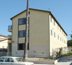 1212 N Commonwealth Ave in Los Angeles, CA - Building Photo - Building Photo