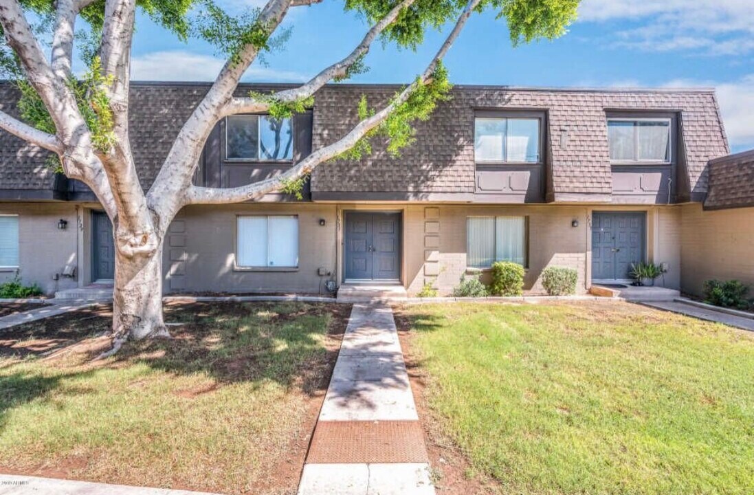 1733 E Baker Dr in Tempe, AZ - Building Photo