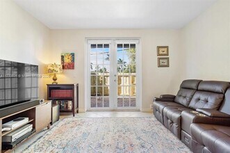 1835 N Dixie Hwy in Fort Lauderdale, FL - Building Photo - Building Photo