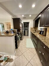 2755 NE 28th Ave in Lighthouse Point, FL - Foto de edificio - Building Photo