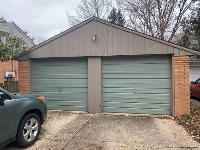 120 W Vermont Ave in Urbana, IL - Building Photo - Building Photo