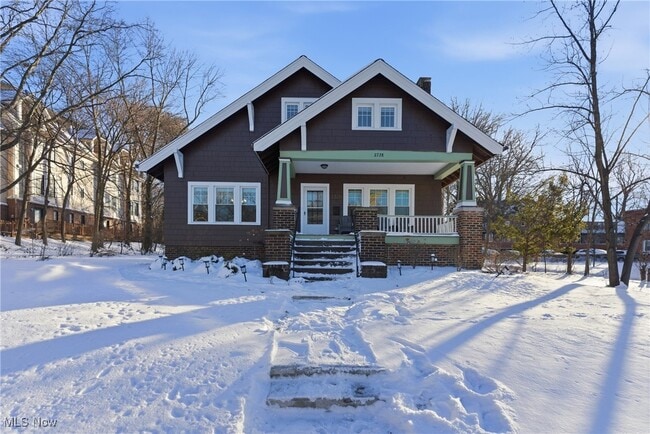 2728 Euclid Heights Blvd in Cleveland Heights, OH - Building Photo - Building Photo