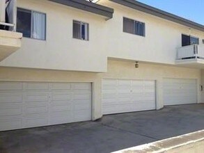 1907 Carnegie Ln in Redondo Beach, CA - Foto de edificio - Building Photo