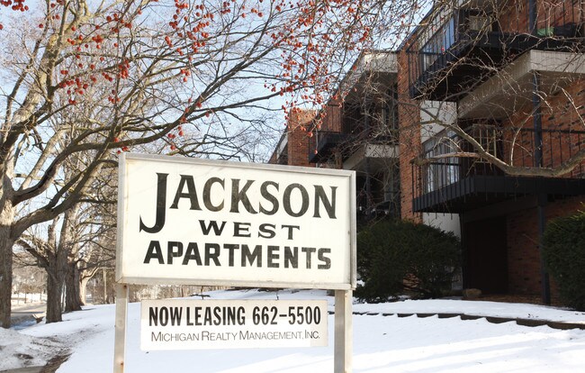 Jackson West in Ann Arbor, MI - Foto de edificio - Building Photo