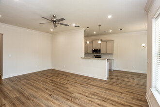 The Oaks at Cambridge South in Tyler, TX - Building Photo - Interior Photo