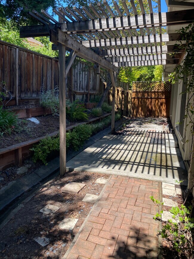 737 Orinda Ln, Unit Orinda Lane in Walnut Creek, CA - Building Photo - Building Photo