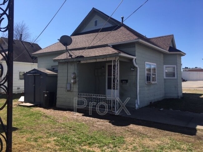 property at 302 E 7th St