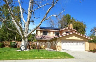 6713 Singletree Ln in Oak Park, CA - Building Photo
