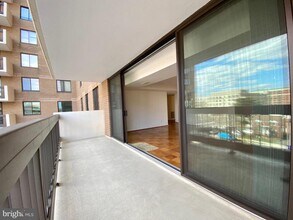 3800 Fairfax Dr in Arlington, VA - Building Photo - Building Photo