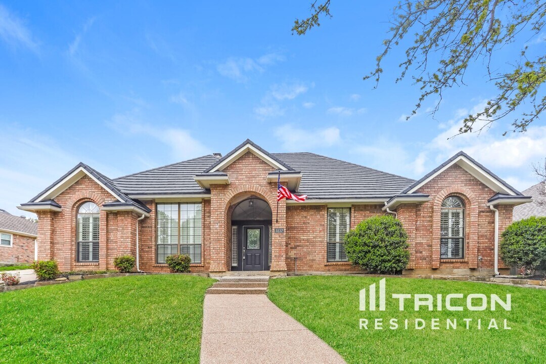 3237 David Dr in Hurst, TX - Building Photo