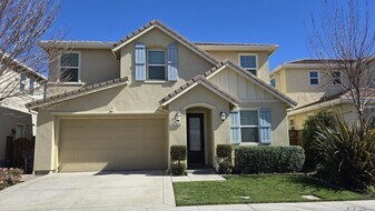 18076 Calaveras Dr in Lathrop, CA - Building Photo