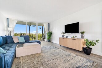 3900 Oaks Clubhouse Dr in Pompano Beach, FL - Foto de edificio - Building Photo