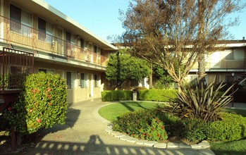 Park Regent in Mountain View, CA - Building Photo - Building Photo