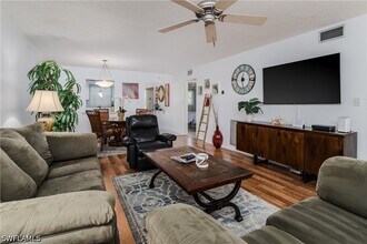 5419 Rattlesnake Hammock Rd in Naples, FL - Building Photo - Building Photo