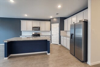9678 Caney Trails Rd in Cut And Shoot, TX - Building Photo - Building Photo