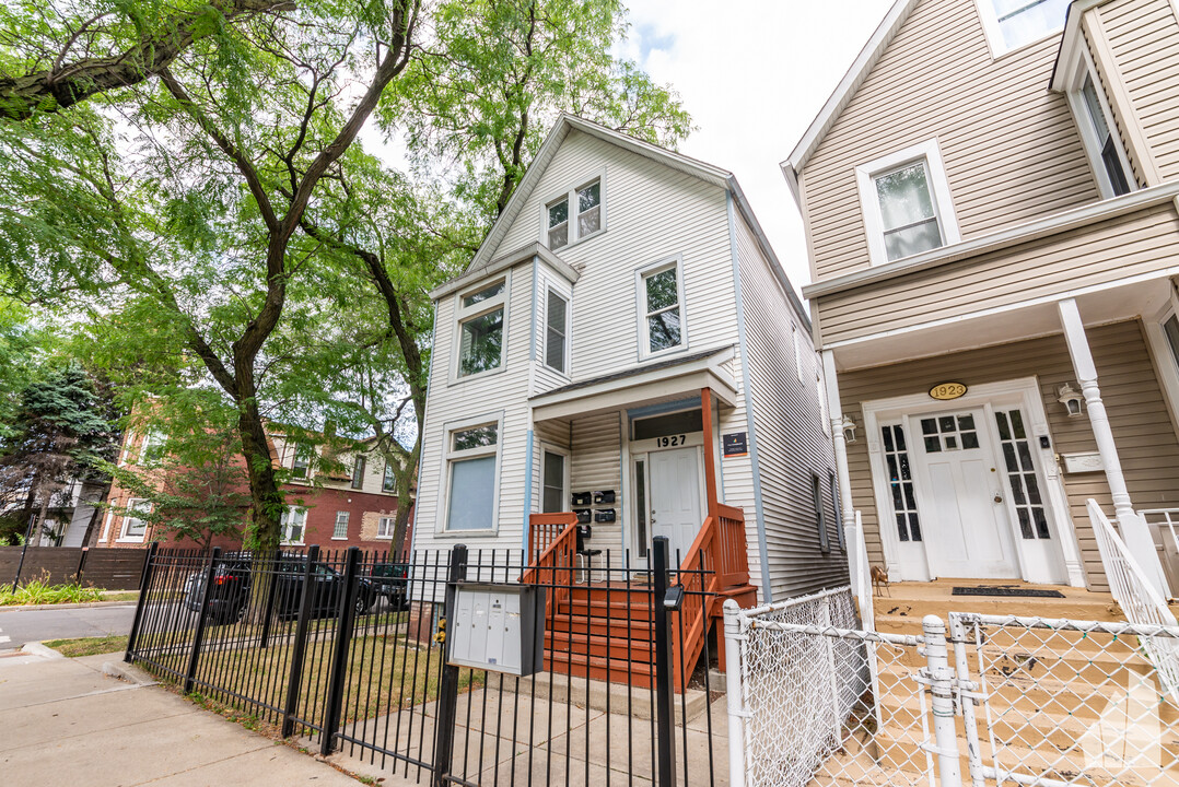1927 N Kedzie Ave in Chicago, IL - Building Photo