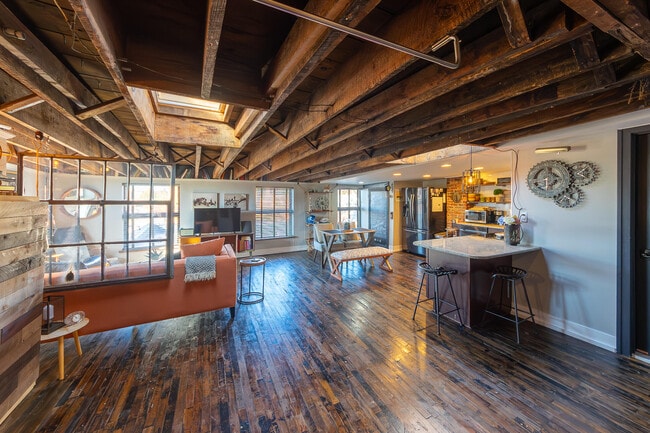 104 W Main St in Northville, MI - Building Photo - Building Photo