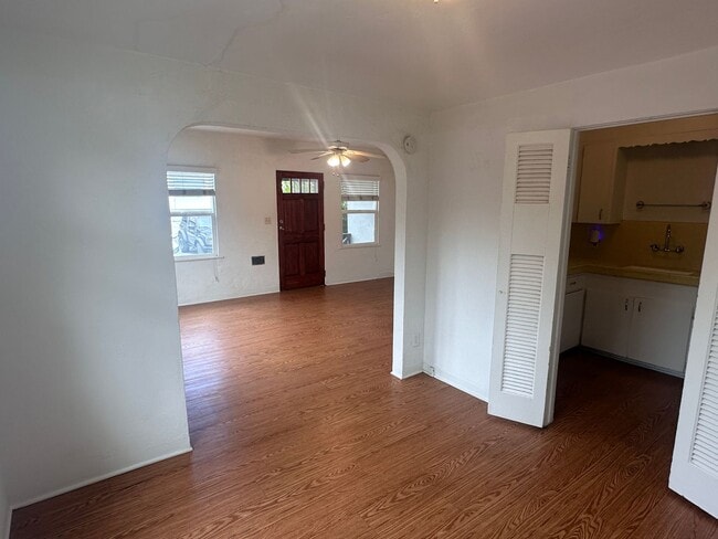 4617-4619 Kansas St