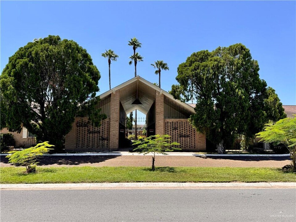 701 S Hibiscus St in McAllen, TX - Building Photo