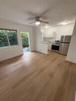 469 SW 3rd St in Miami, FL - Building Photo