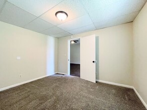 404 E 12th Ave in Hutchinson, KS - Building Photo - Building Photo