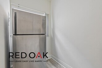 2743 San Marino St, Unit 207 in Los Angeles, CA - Building Photo - Building Photo