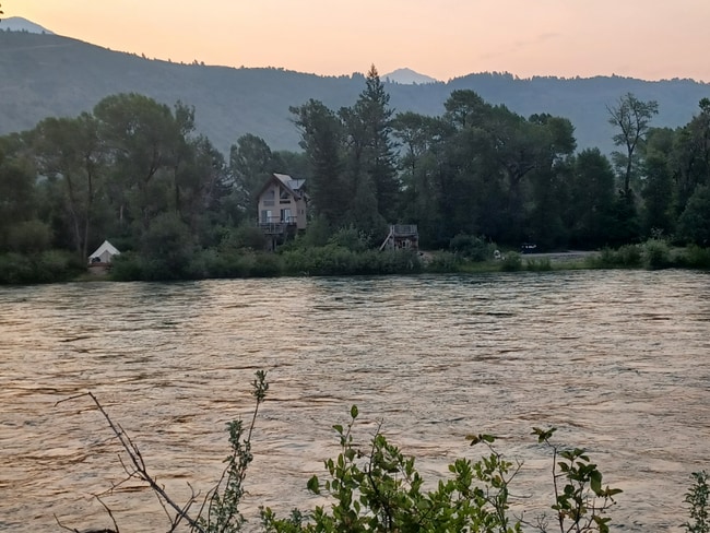 3768 Swan Valley Hwy in Irwin, ID - Foto de edificio - Building Photo