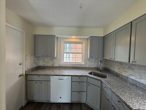 8-10-10 Essex St in Andover, MA - Building Photo - Building Photo