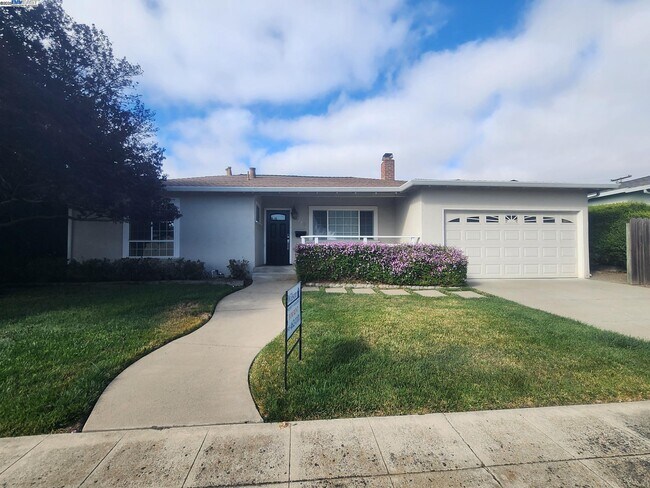 7482 Larkdale Ave in Dublin, CA - Building Photo - Building Photo