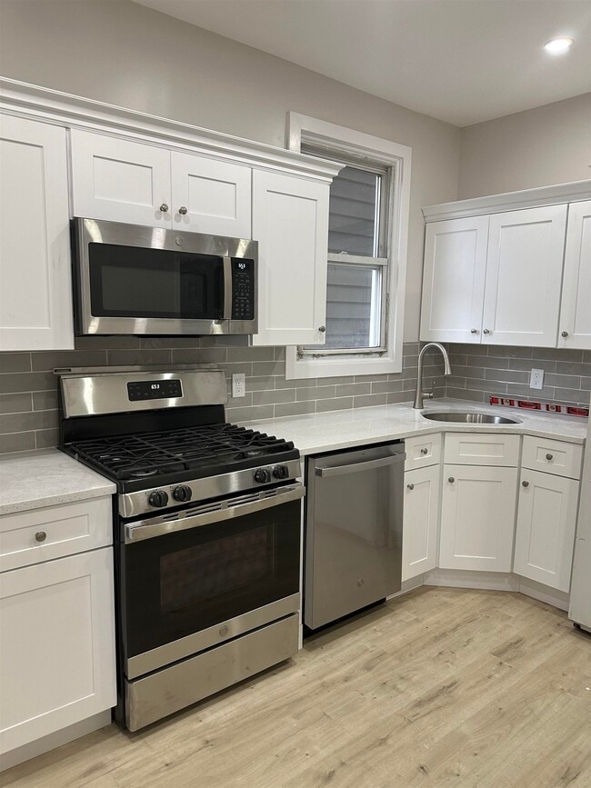 34 Humphrey Ave in Bayonne, NJ - Building Photo - Building Photo