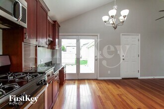 303 N Bromley St in McHenry, IL - Foto de edificio - Building Photo