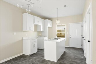 13 Notre Dame Ave in McAllen, TX - Building Photo - Building Photo