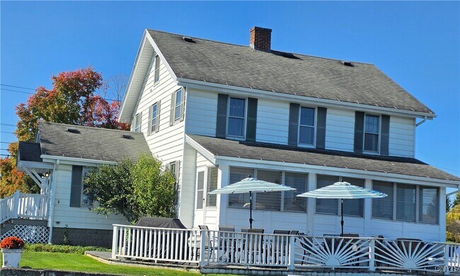 5358 W Lake Rd in Auburn, NY - Building Photo - Building Photo